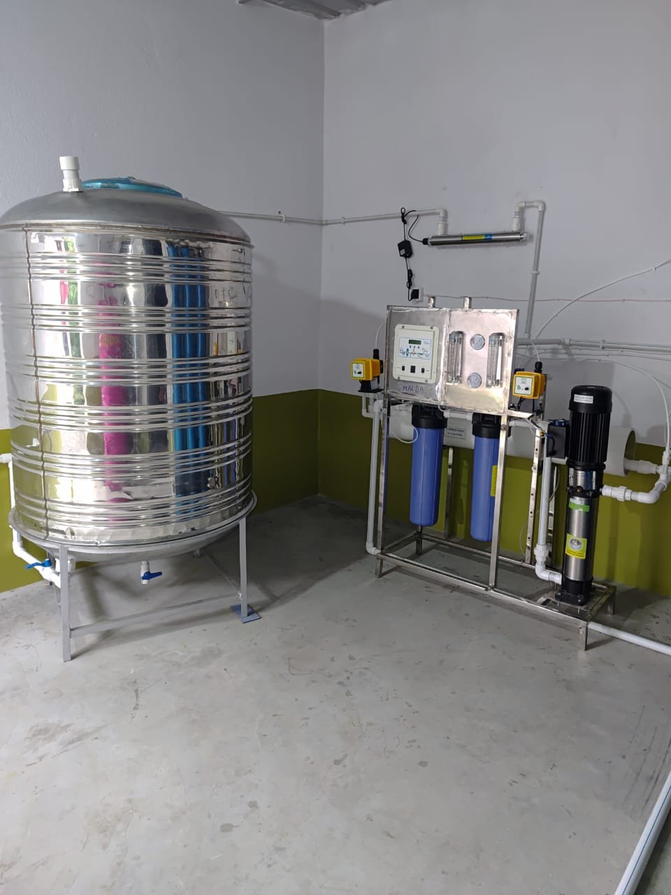 Water treatment storage tank
